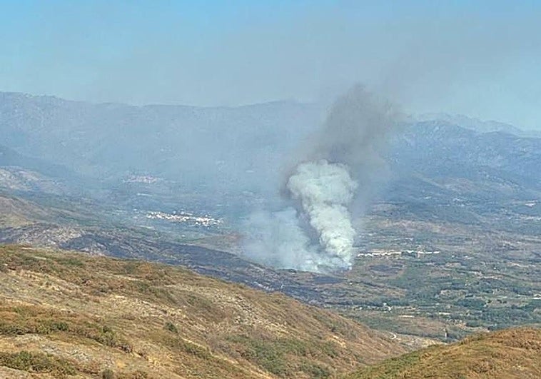 Desactivado el nivel 1 en el incendio de Cuacos de Yuste, que calcina 250 hectáreas
