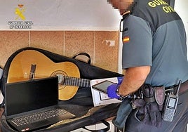 Parte de los instrumentos y material informático que había sido sustraido.