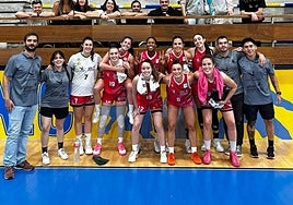 Celebración del equipo extremeño tras el triunfo en Madrid.
