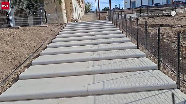 Las nuevas escaleras de la Alcazaba de Badajoz ya están listas