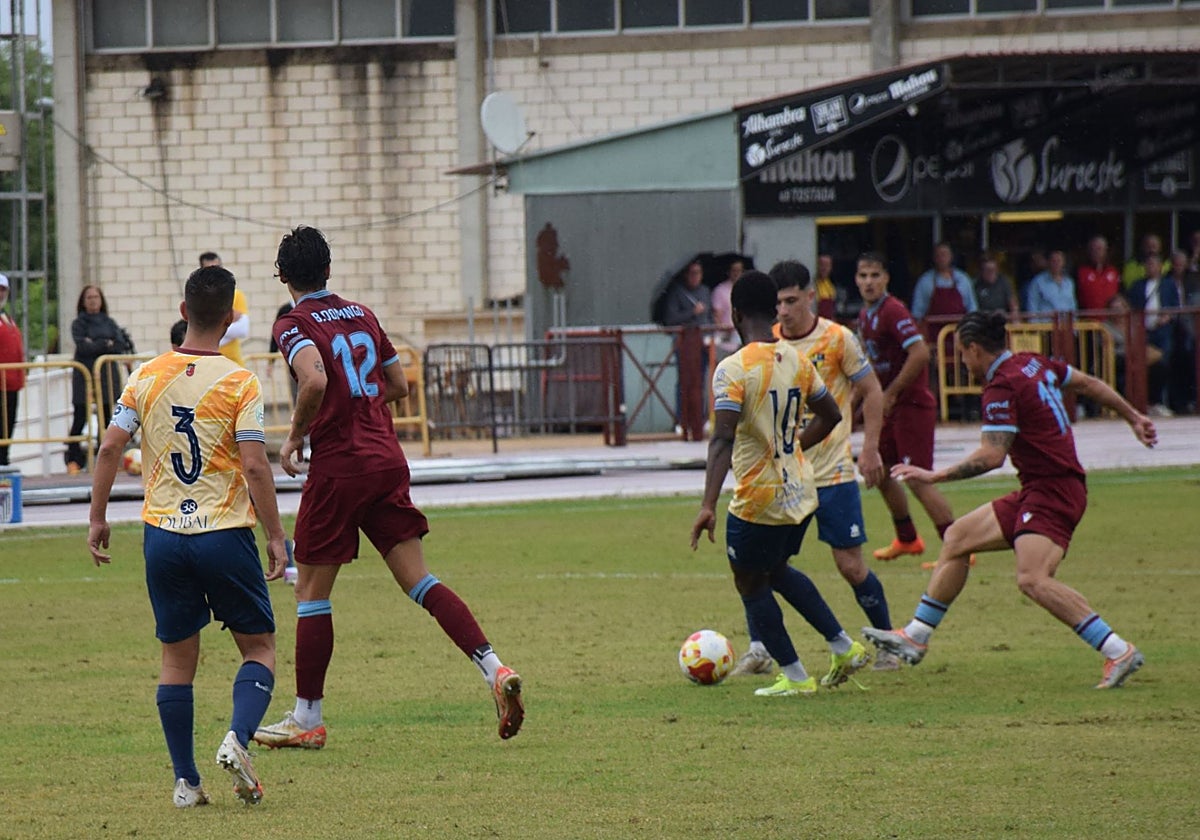 El Badajoz logró su primera victoria de la temporada en su visita a Villafranca.
