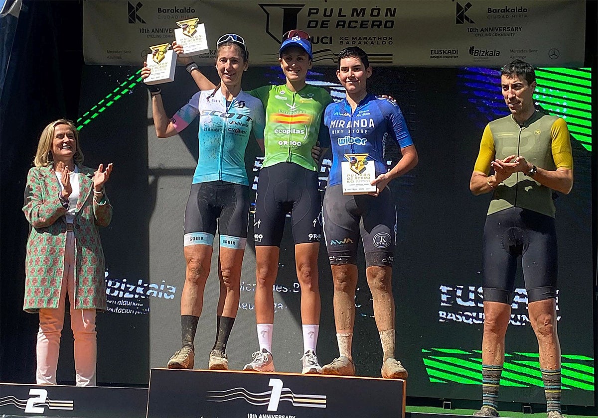 Natalia Fischer, en lo más alto del podio de la Pulmón Acero de Baracaldo.