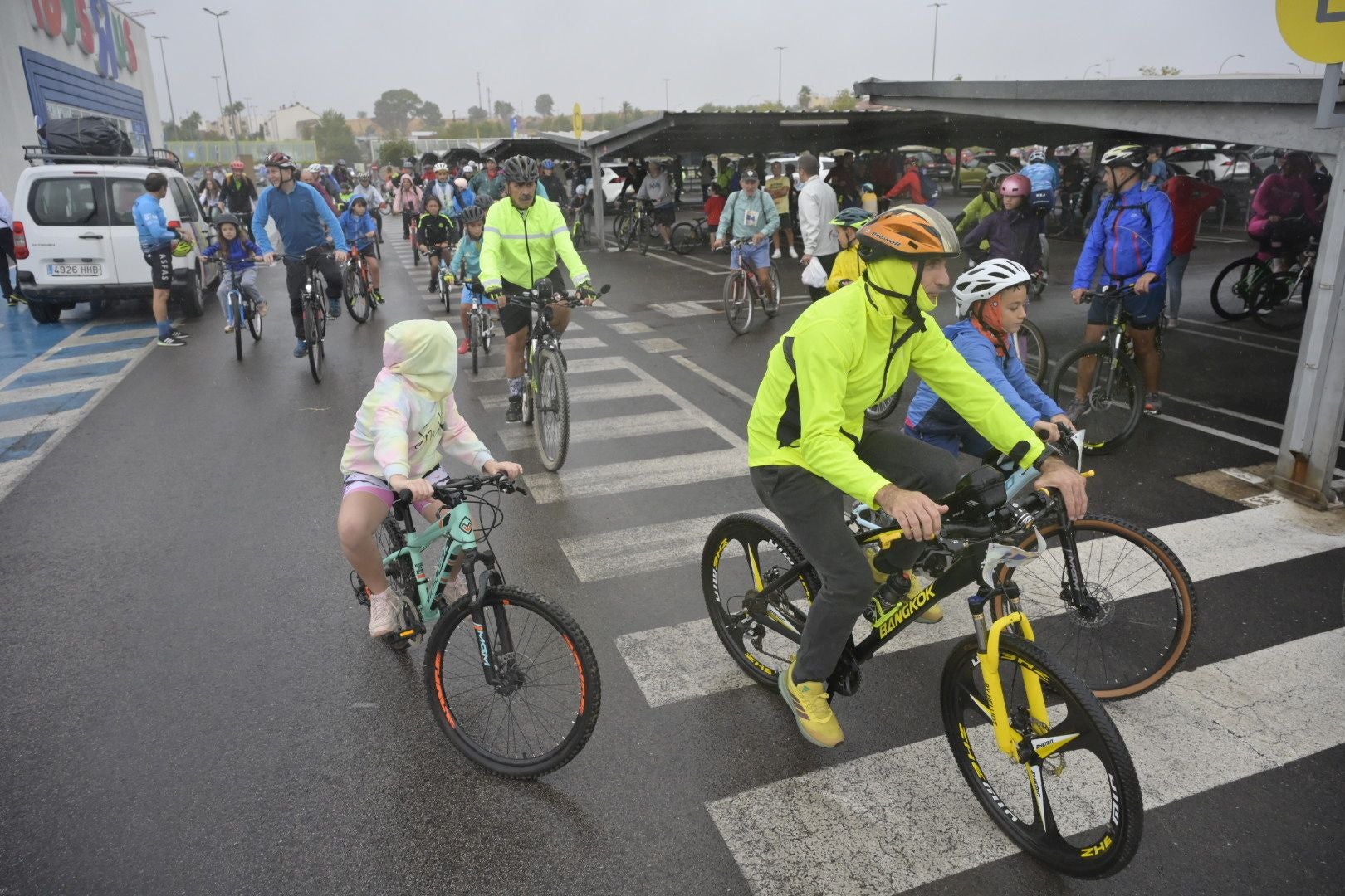 La cancelación del Día de la Bicicleta de Badajoz, en imágenes