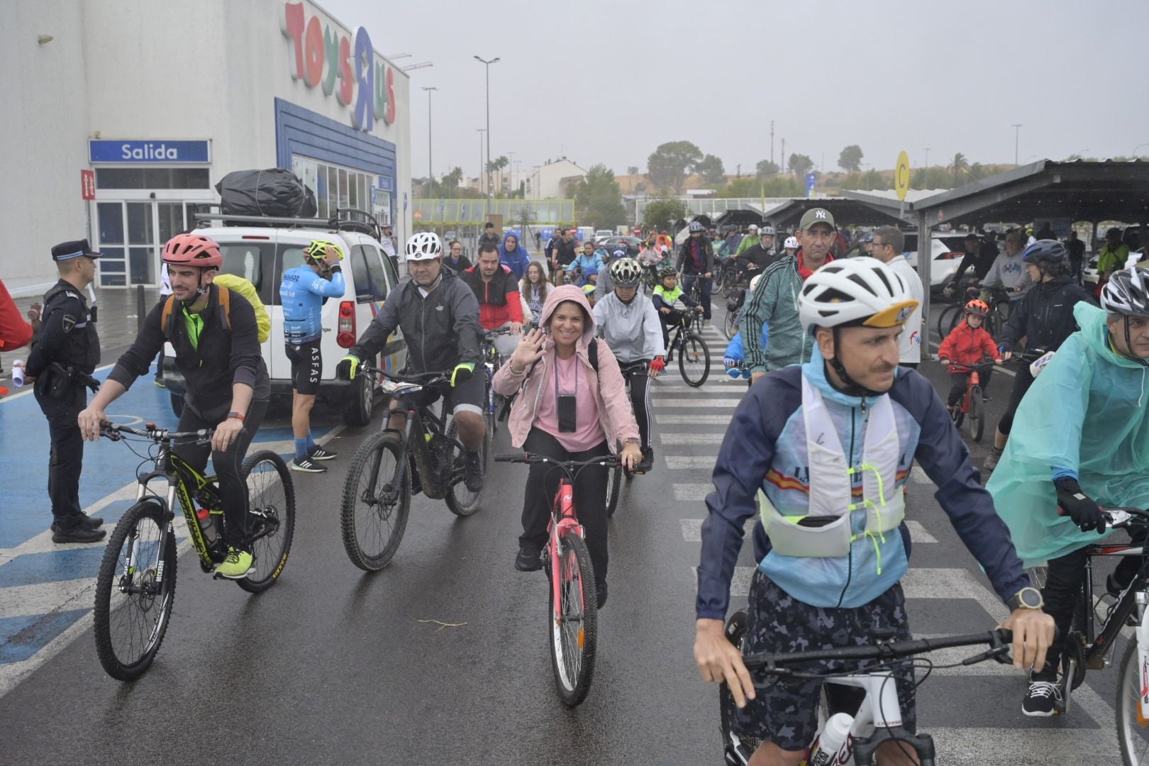 La cancelación del Día de la Bicicleta de Badajoz, en imágenes