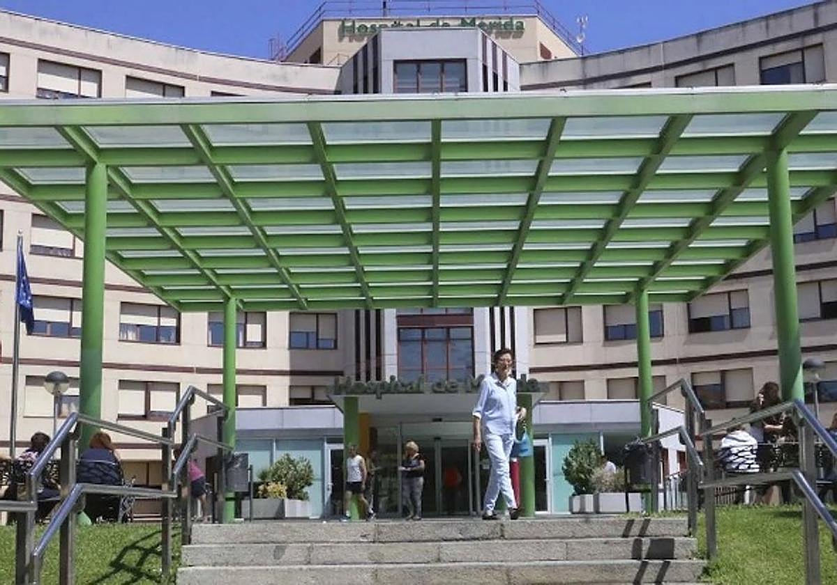 Herido un motorista de 52 años tras una salida de vía en la A-5, a la altura de Mérida