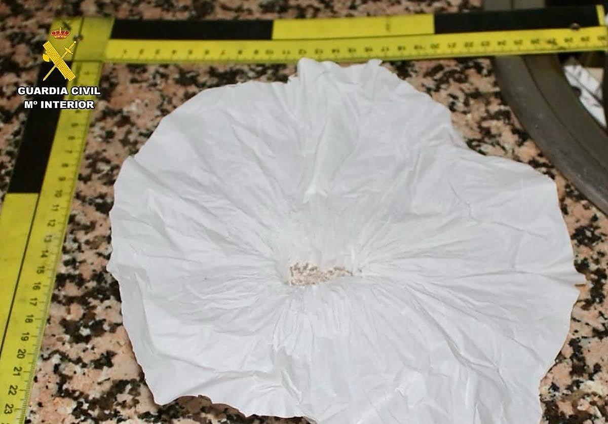 Droga sobre la encimera del domicilio registrado en Moraleja.