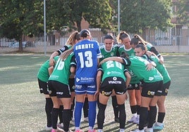 Las jugadoras del Sport hacen piña antes de un partido en El Vivero.