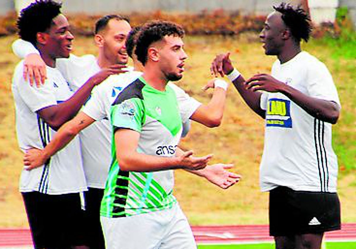 Los jugadores de la UPP celebran el 3-0.