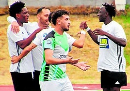 Los jugadores de la UPP celebran el 3-0.