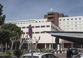 Herido grave tras el choque entre un turismo y un camión en Alburquerque