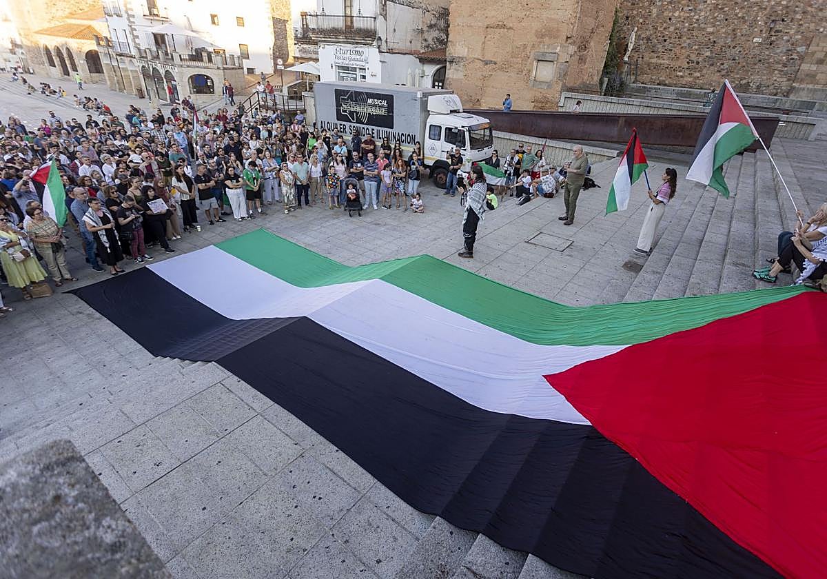 Cientos de extremeños se solidarizan por la detención de la Flotilla