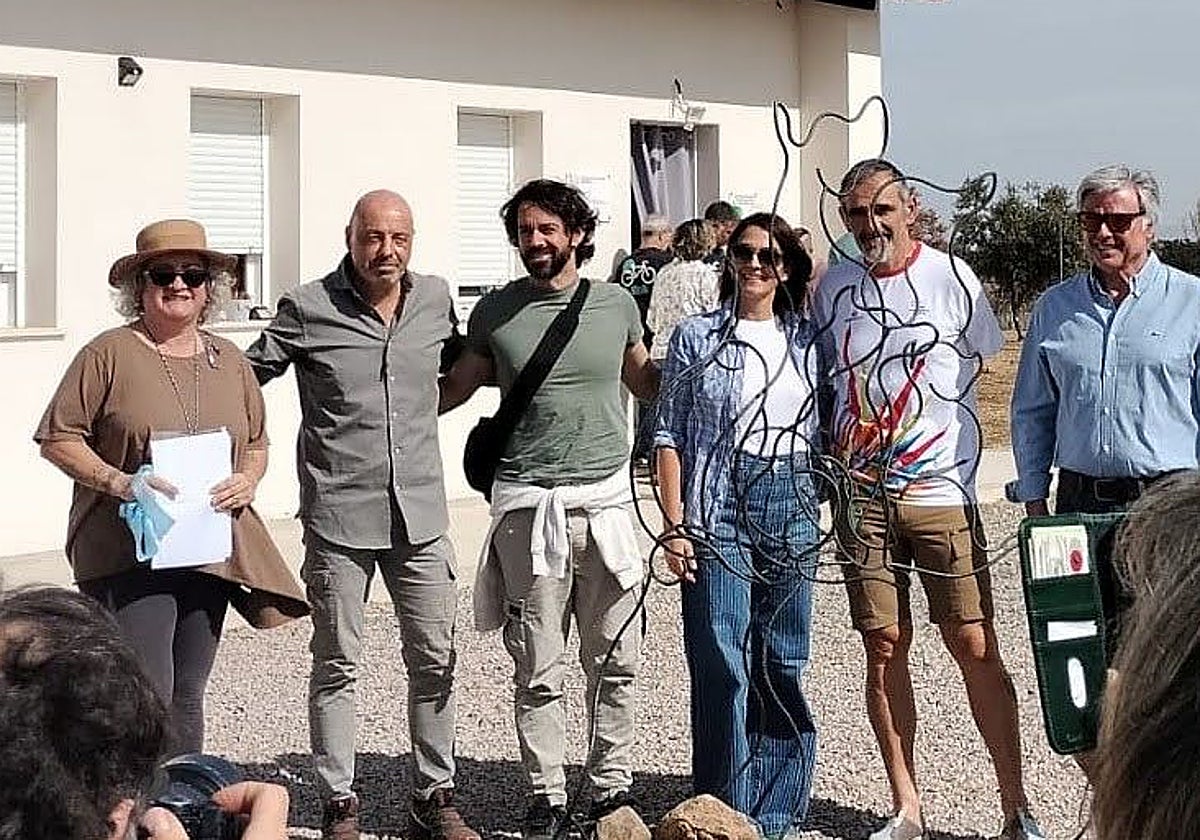 Isabel Alcalá, primera por la izquierda, durante la inauguración de las nuevas instalaciones.