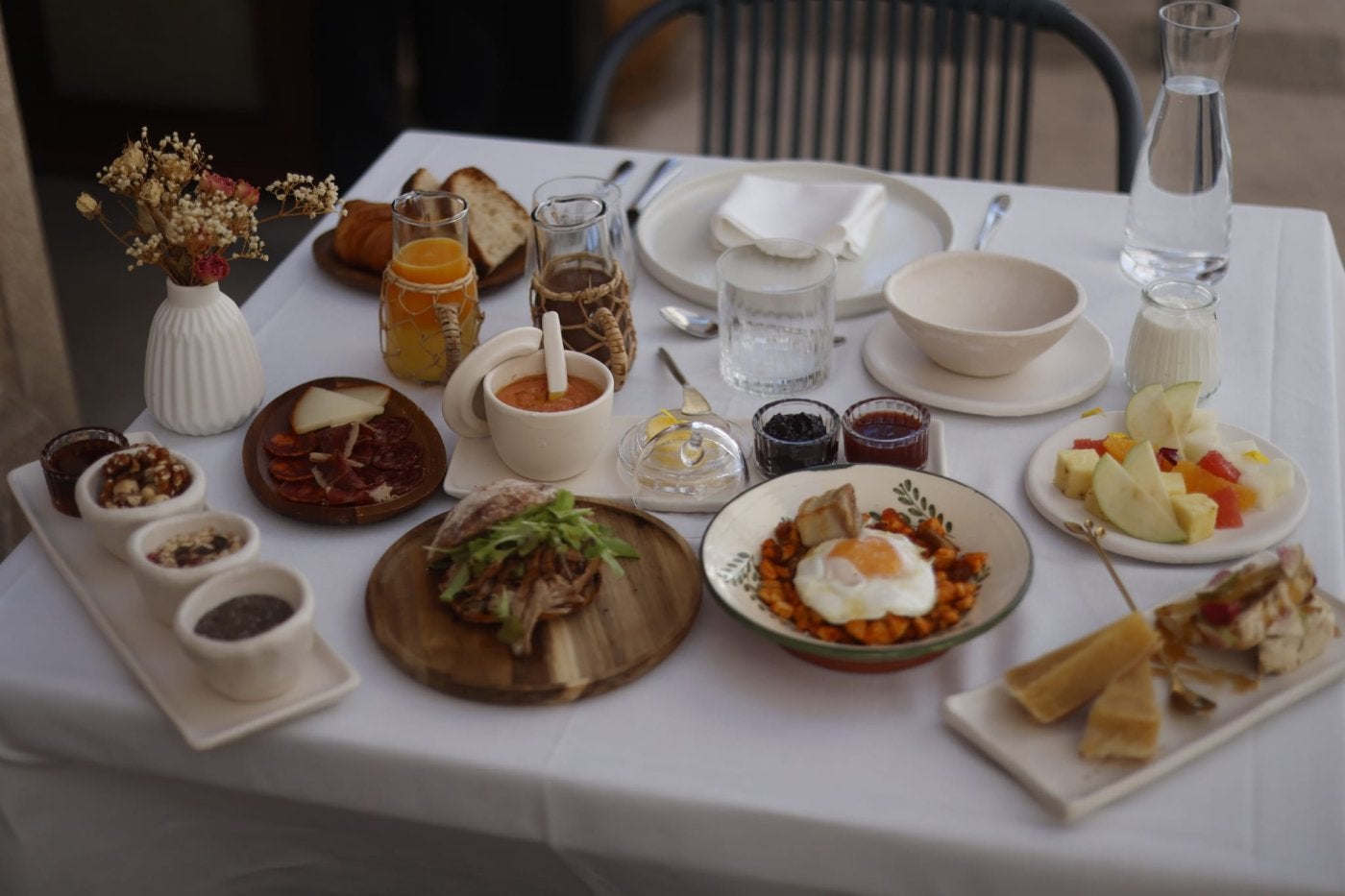 Brunch del restaurante Miga junto al Arco de la Estrella.