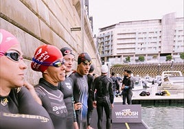 Miriam Casillas espera la salida de la prueba de la Supertri de Jersey.
