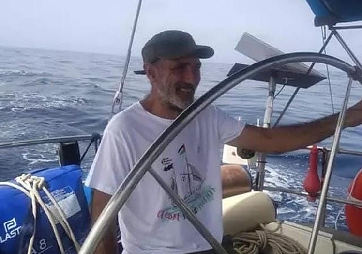 Kurdo en una de las embarcaciones de la flotilla a Gaza.