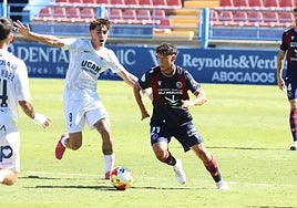 Usama durante el partido del Extremadura ante el UCAM Murcia.