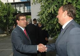 Guillermo Fernández Vara: un político a cuerpo gentil