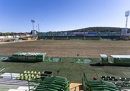 El césped del Príncipe Felipe hace unos días, al comenzar la resiembra.