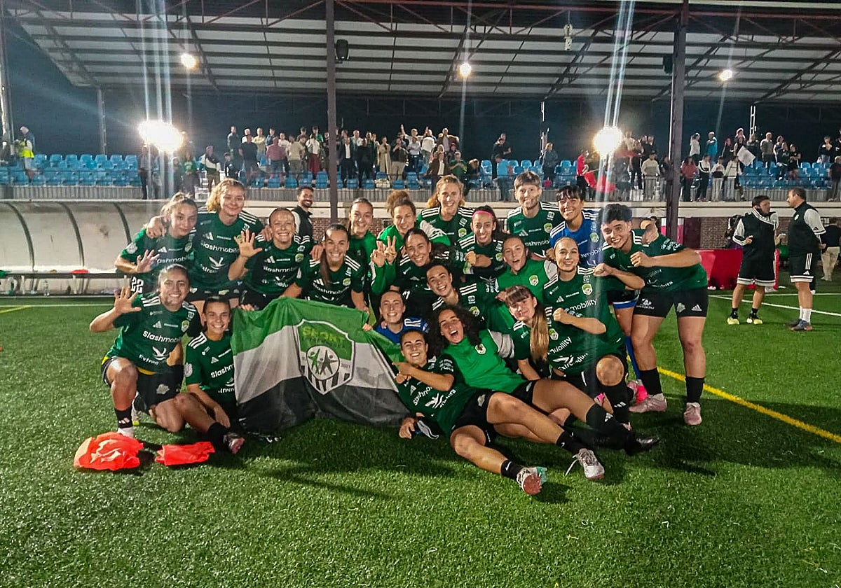 La plantilla del Sport celebrando el triunfo en segunda ronda ante el Rayo.