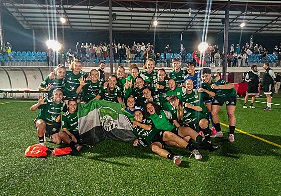 La plantilla del Sport celebrando el triunfo en segunda ronda ante el Rayo.