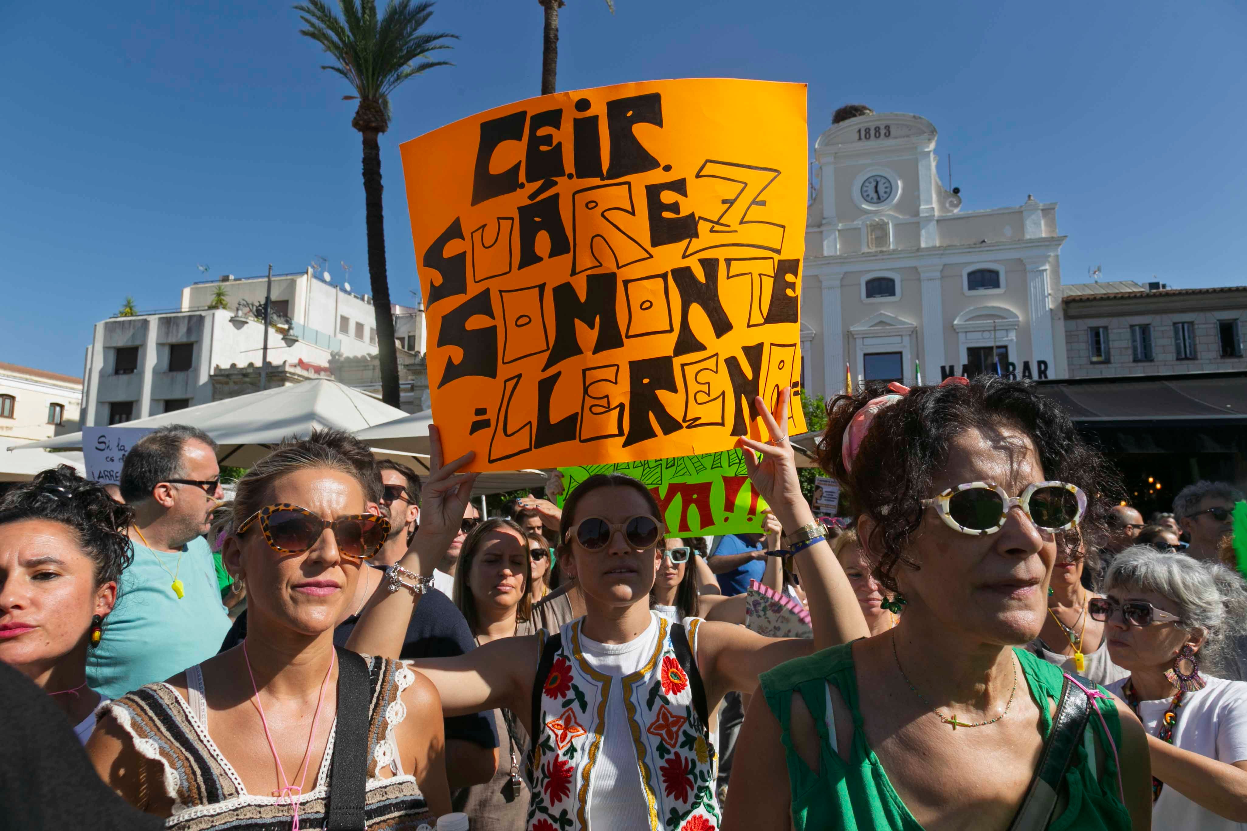 Fotos | Miles de docentes claman por una subida salarial en Mérida