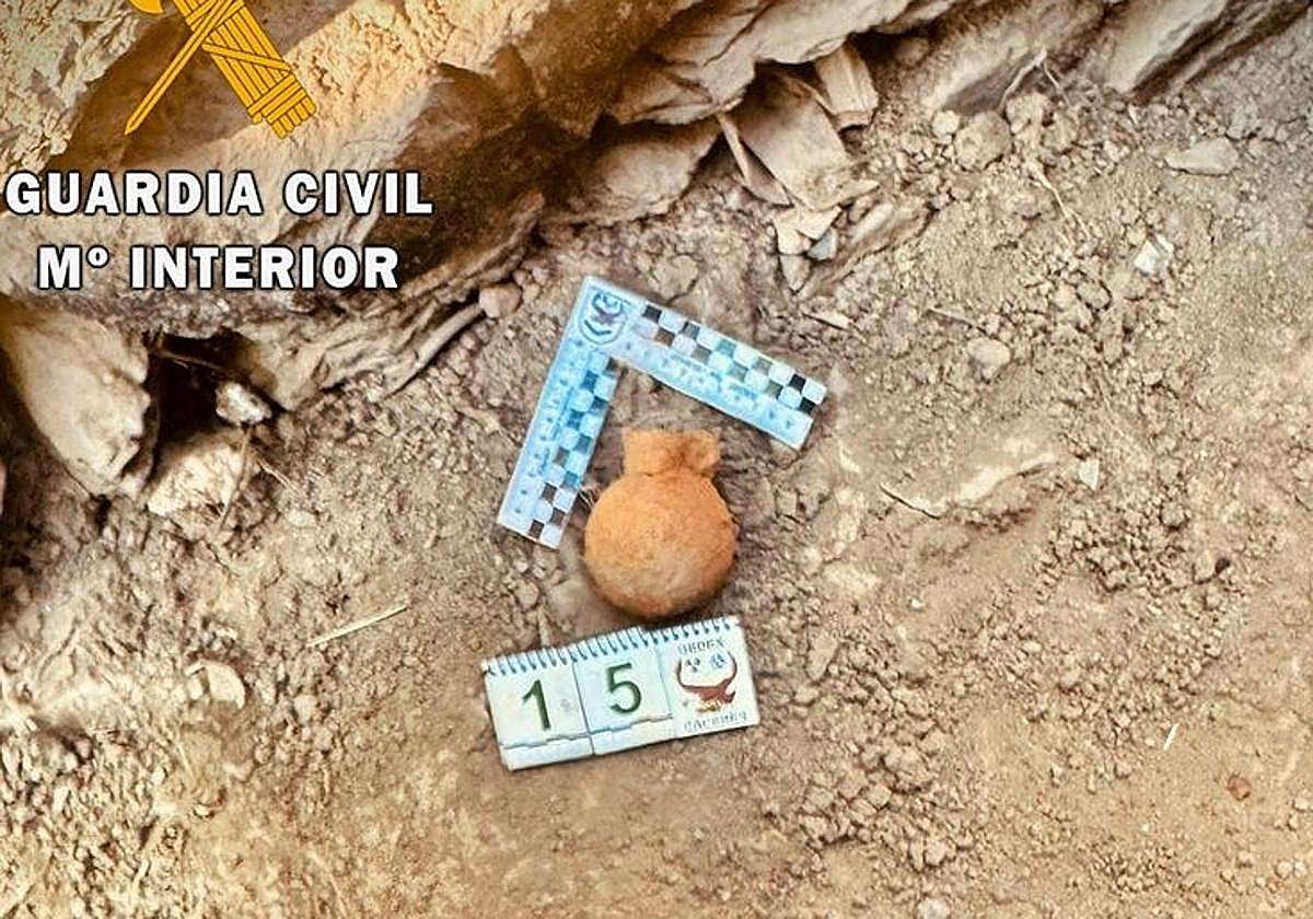 Desactivan una granada de mano hallada en una finca de Valencia del Mombuey