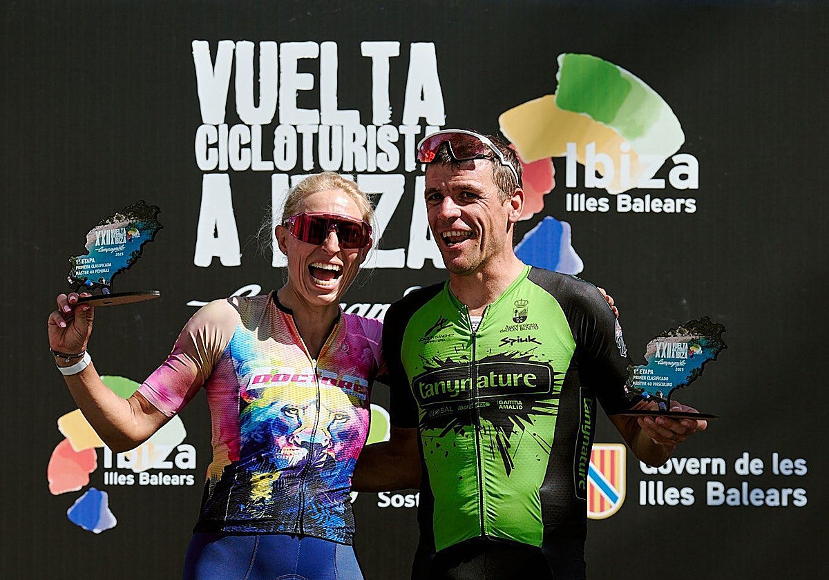 Pedro Sánchez Cidoncha en el podio de la Vuelta a Ibiza.