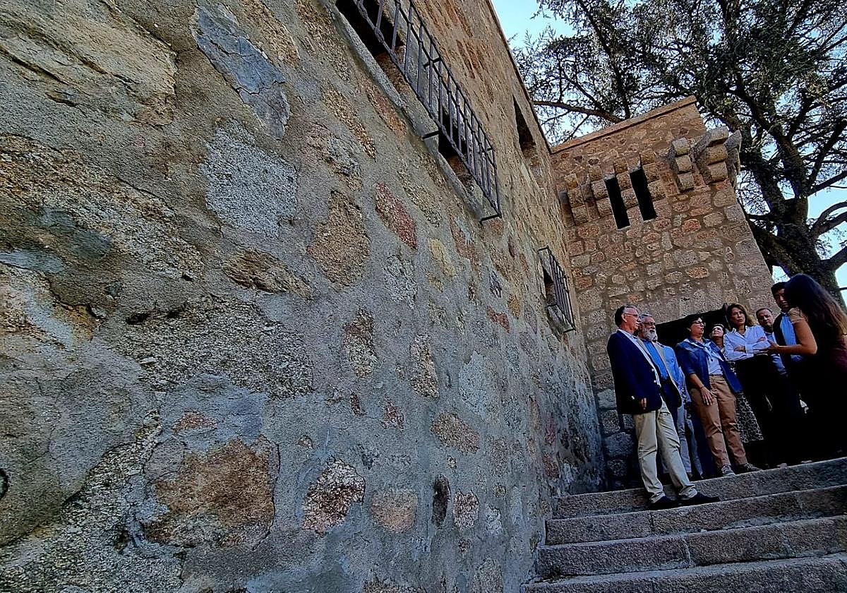 Las autoridades han conocido martes las actuaciones llevadas a cabo en el Parador de Jarandilla de la Vera.