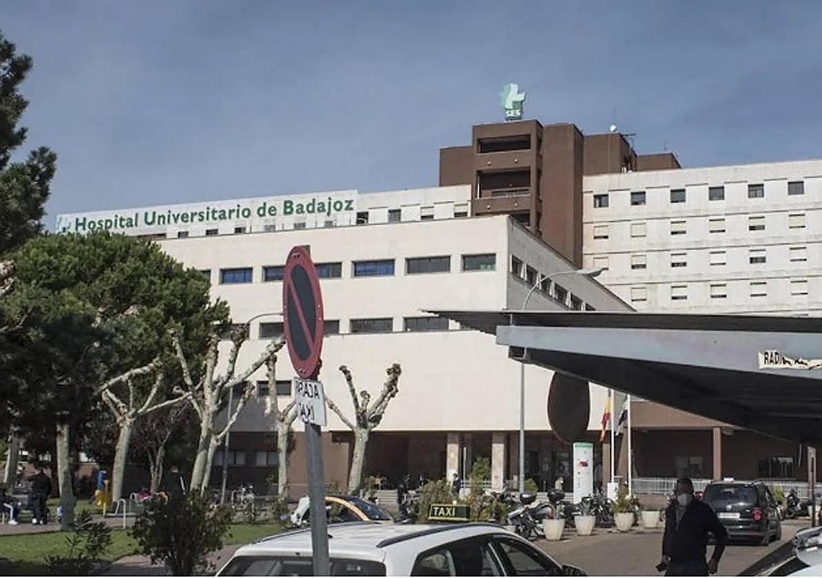 Herido grave tras caerse en la calle en Calera de León y golpearse en la cabeza