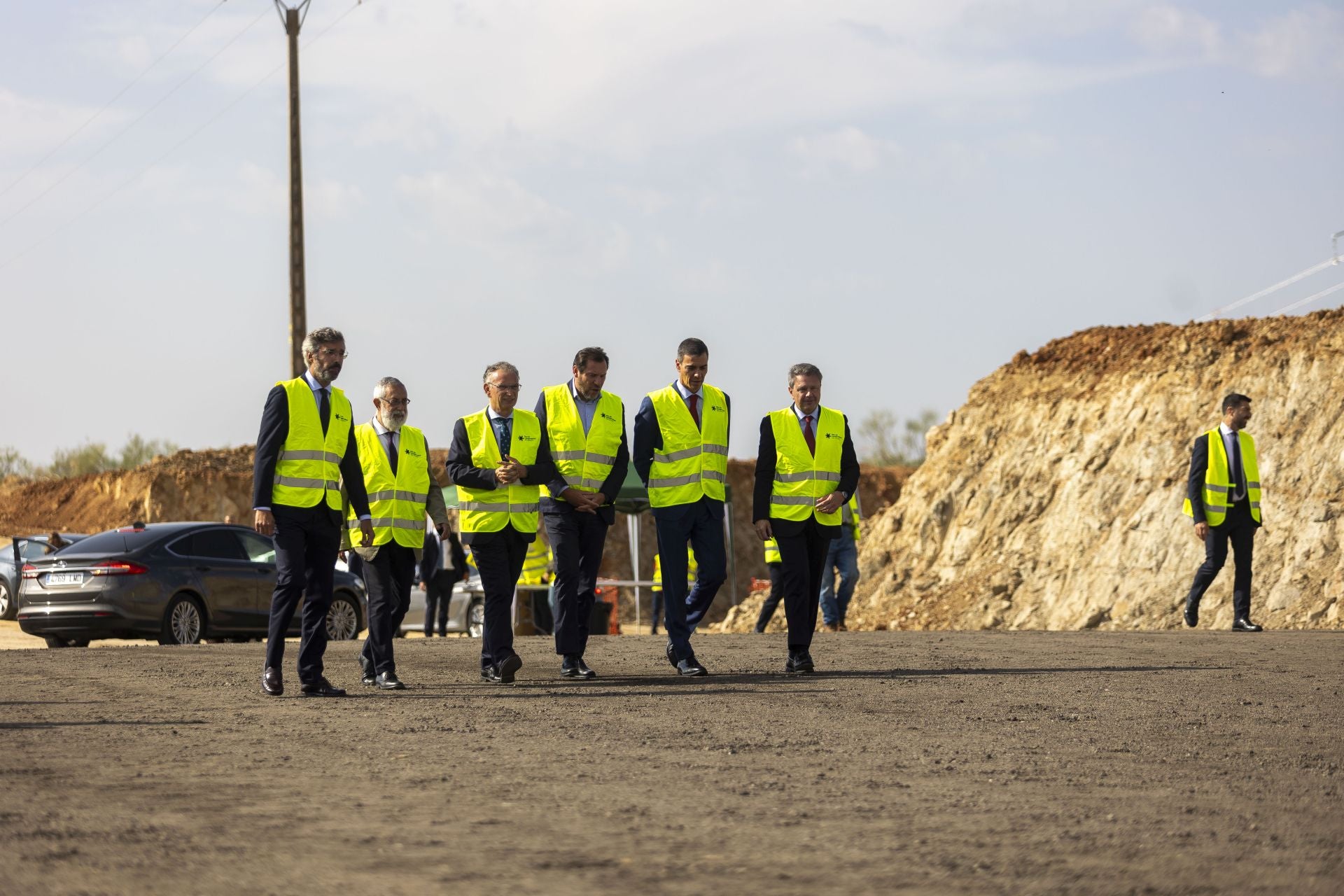 Fotos | Pedro Sánchez y Óscar Puente visitan las obras de la A-58, que unirá Badajoz y Cáceres