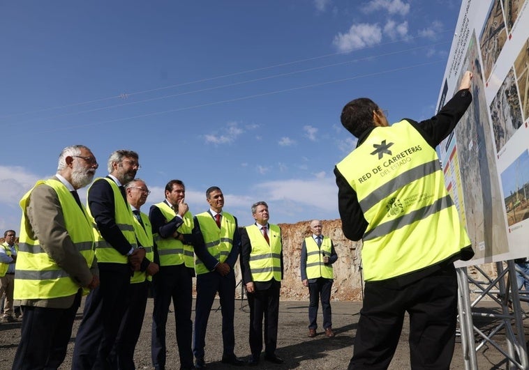 Pedro Sánchez visita las obras de la autovía Cáceres-Badajoz en medio de críticas por su lentitud