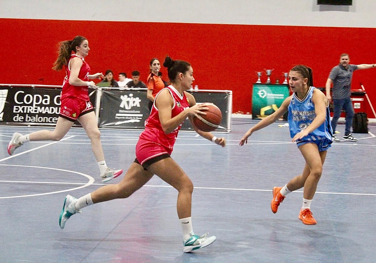 Partido entre el San Antonio y Baloncesto Badajoz.