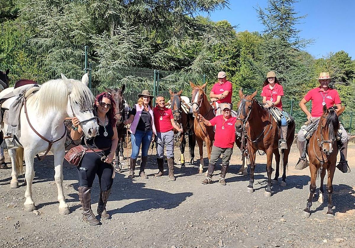 Caballistas participantes en una pasada peregrinación a Guadalupe con motivo del 12 de octubre.