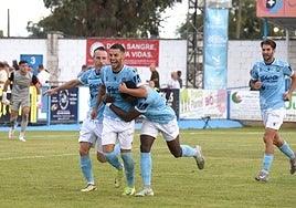 Adri Pérez celebra su tanto de la pasada jornada en La Isla.