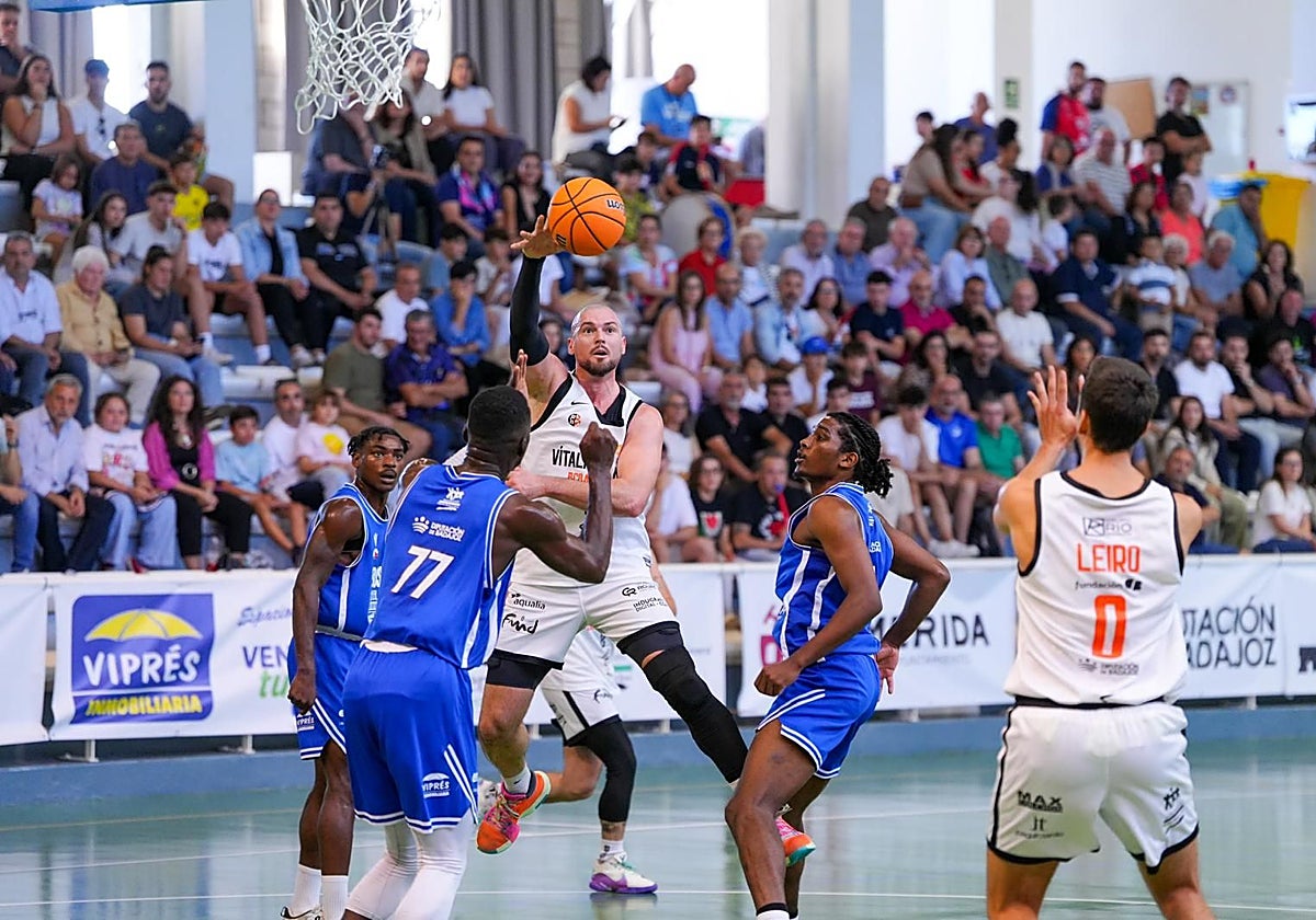 Acción del duelo disputado entre el Bosco Mérida y el BCB.