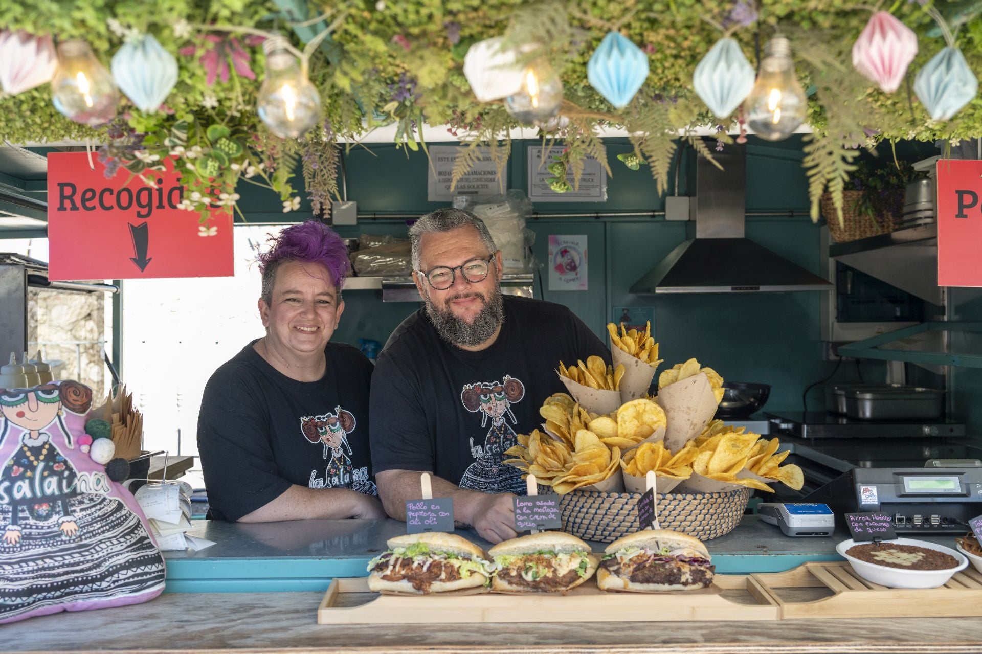 Gloria y Manuel regresan a este evento gastronómico por tercer año consecutiva. Este año su novedad es el bocadillo de pollo en pepitoria, una elaboración «muy extremeña», como ellos 