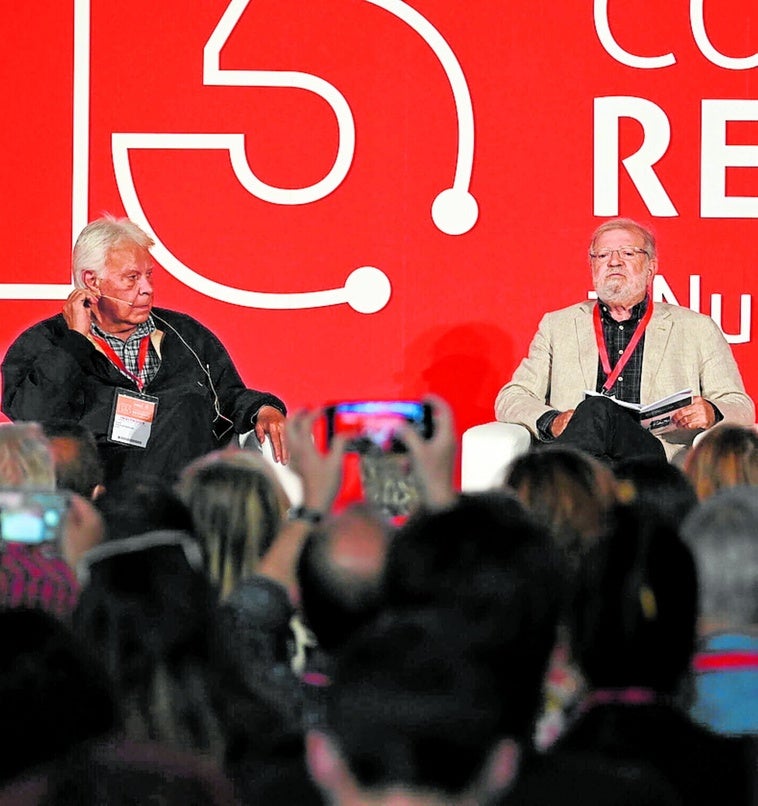 Felipe González, Ibarra y el presidente de Acciona debaten en Plasencia sobre incendios forestales