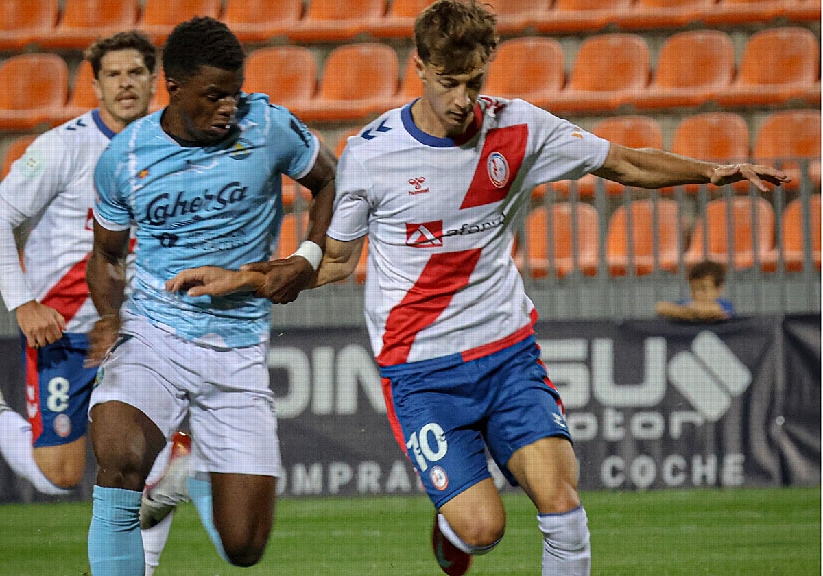 Acción del duelo de este domingo entre el Rayo Majadahonda y el Coria.