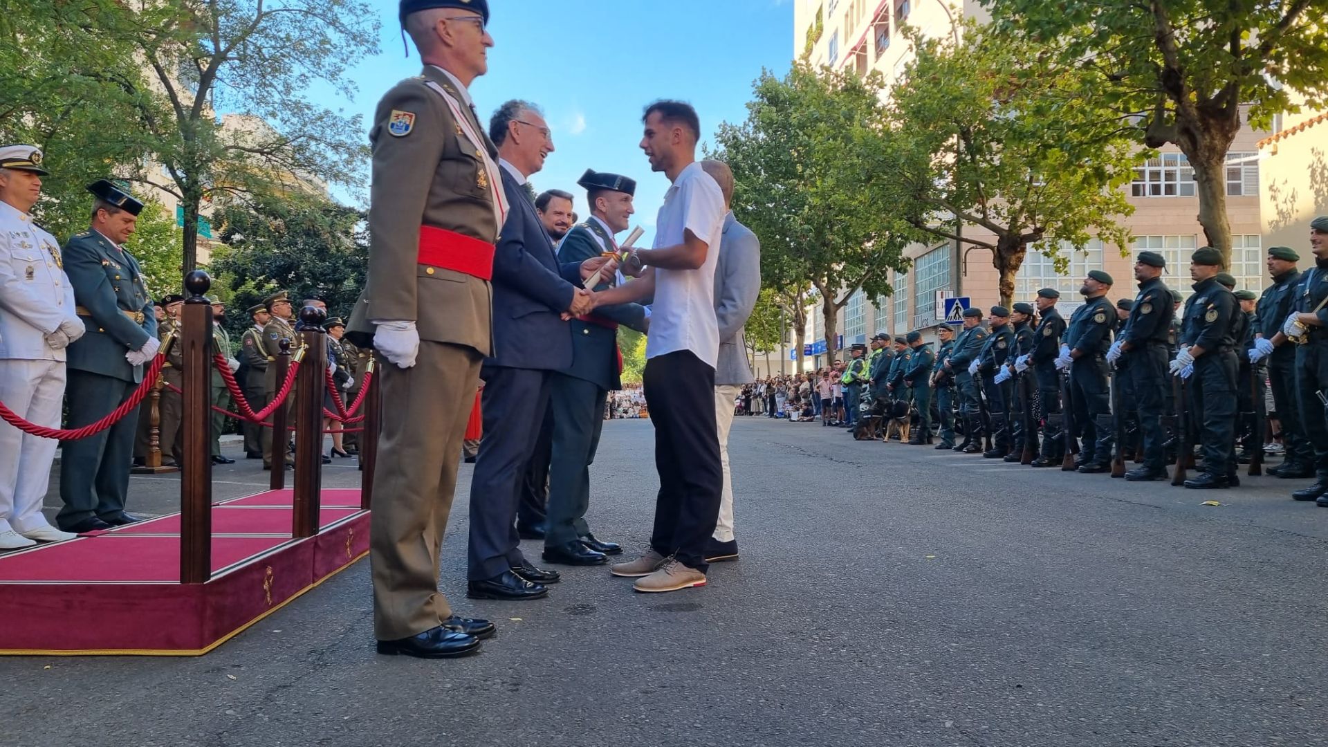 Fotos | Celebración del Día del Pilar en la Comandacia de la Guardia Civil en Badajoz