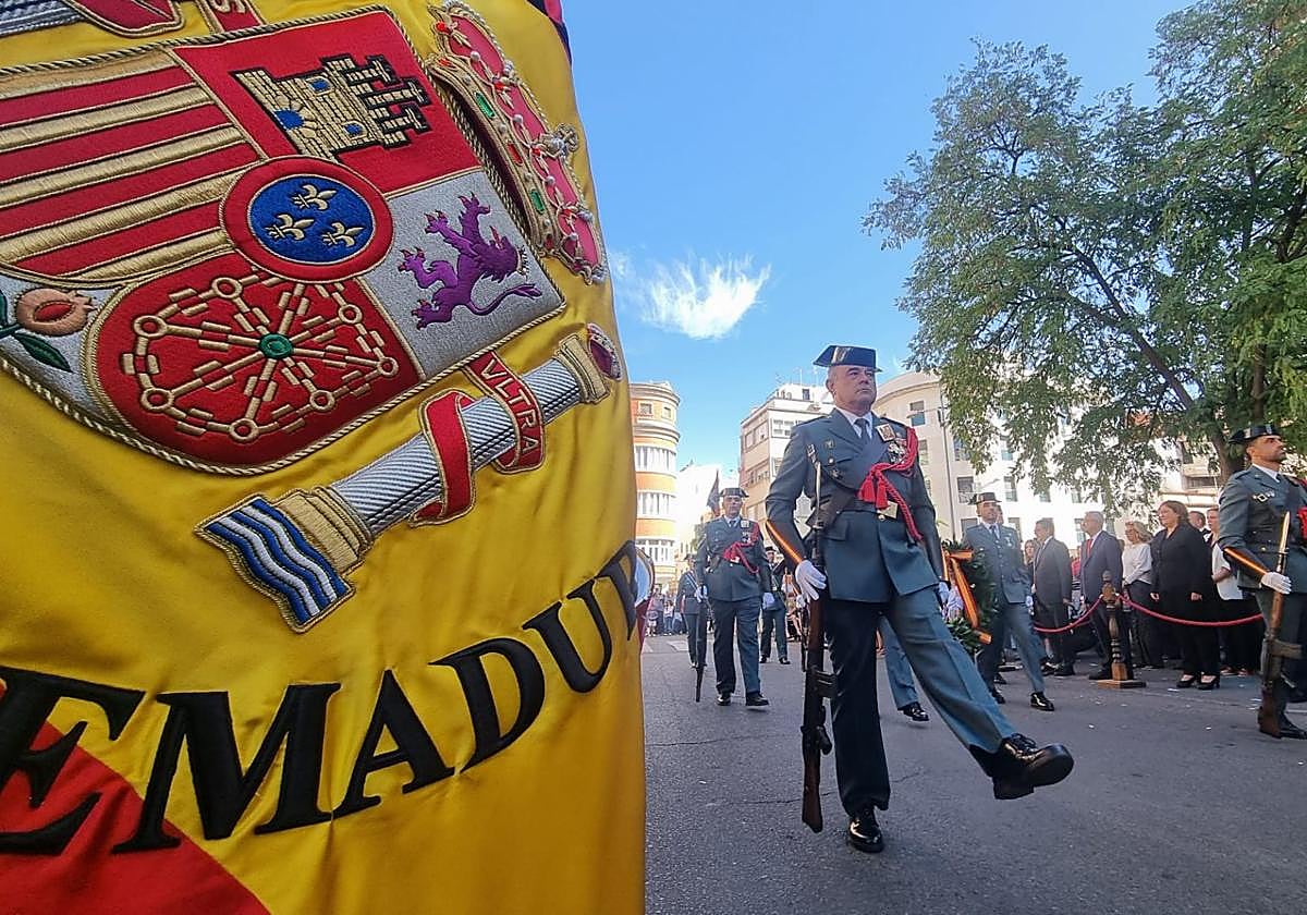 Celebración del Día del Pilar junto a la Comandancia de la Guardia Civil en Badajoz.