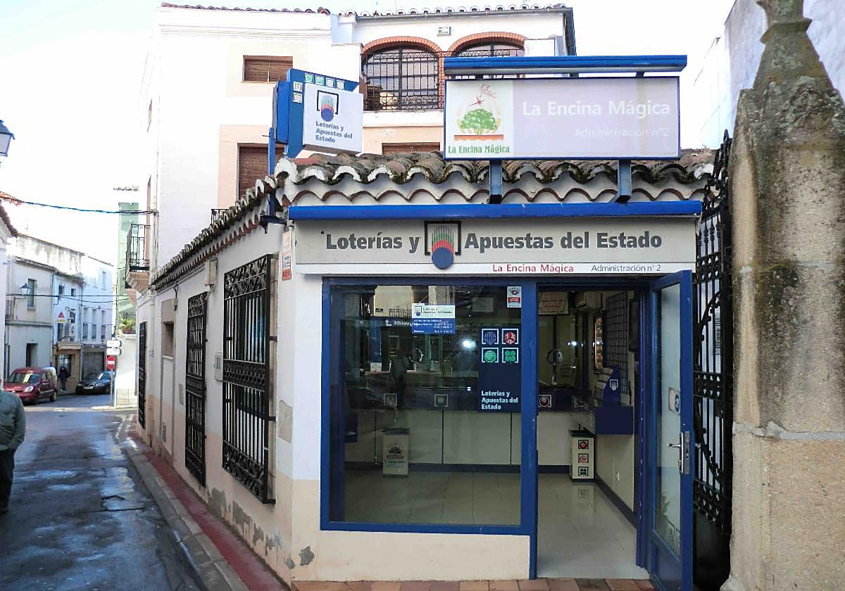 Administración de Navalmoral de la Mata donde se vendió uno de los cupones premiados en Extremadura