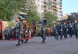 Desfile de la Guardia Civil, este domingo junto a la Comandancia de Badajoz.