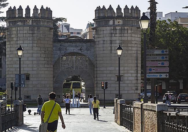 Panel de luces led colocado ya en la Puerta de Palmas.