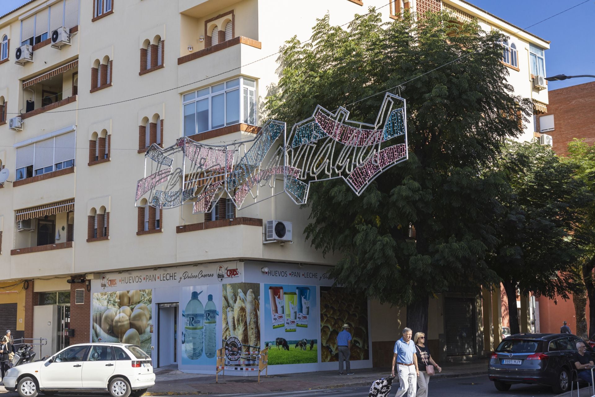 Feliz Navidad, colgado en el parque de San Fernando. 