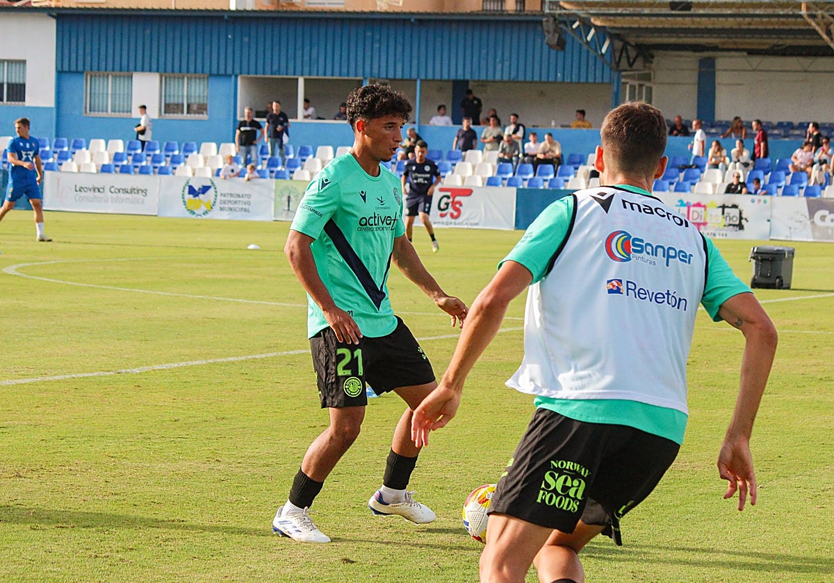 Usama se coló en el 'once' por la baja de última hora de Diego Díaz.