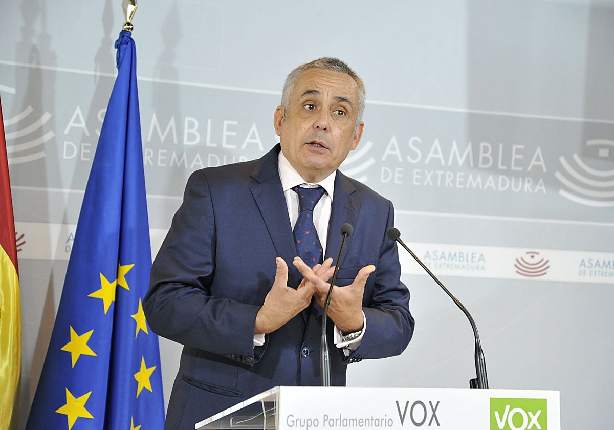 Ángel Pelayo Gordillo, presidente del Grupo Parlamentario Vox, en la presentación de sus propuestas.