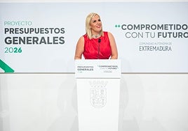 Elena Manzano, consejera de Hacienda y portavoz de la Junta de Extremadura.