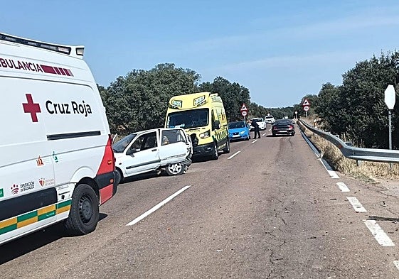 Equipos de emergencias en el lugar del accidente.