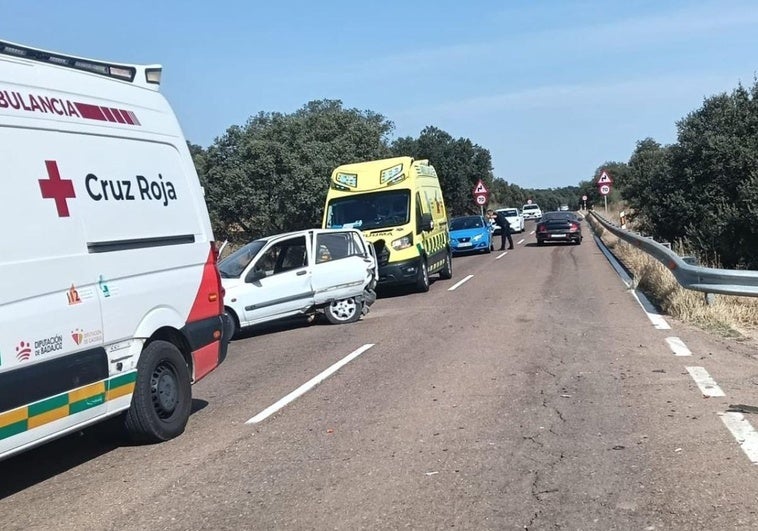 Tres heridos en un choque por alcance en la EX-310 cerca de Valverde de Leganés