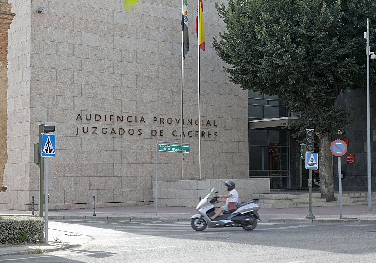 El juicio tendrá lugar este jueves en la Audiencia Provincial de Cáceres.